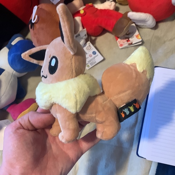 Small size evee pokemon plush NWT - Picture 2 of 4